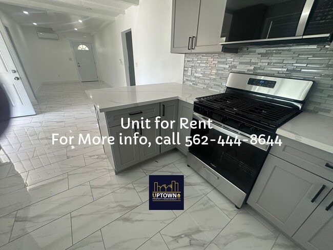 Building Photo - House - 3 Bedrooms / 2 Baths - Downey