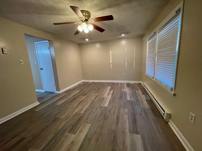 Photo - 112 E 4th St