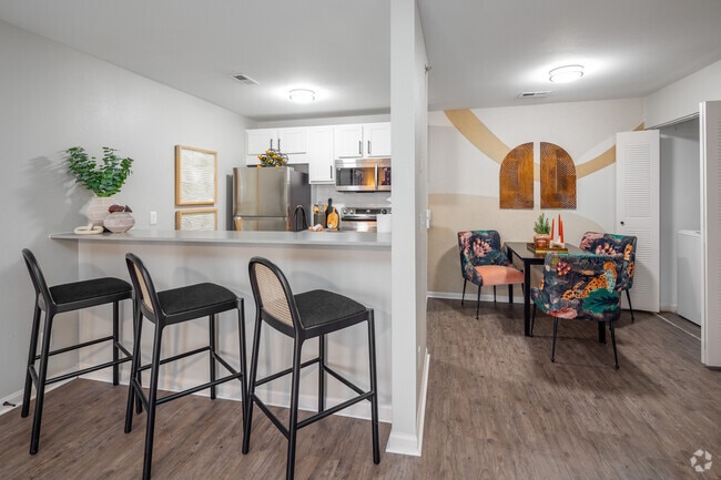 3BR, 3BA - C2 - 1,126SF - Dining