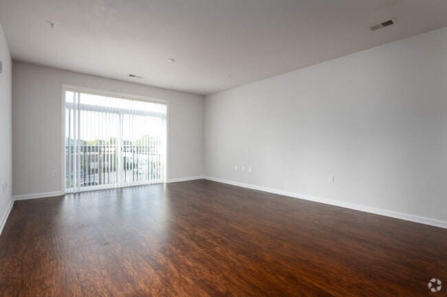 2BR, 2BA - 1261SF - Living Room