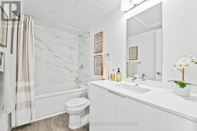 Photo - 100 Manett Crescent