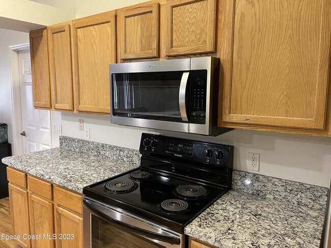 Photo - 1738 Loquat Ct NW