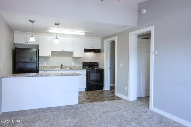 Building Photo - 425 E 19th St