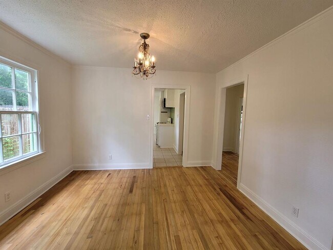 Photo - 2606 Canterbury St
