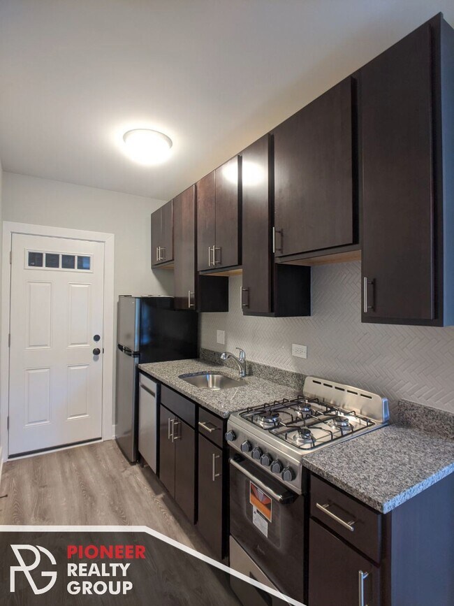Photo - 711 W Brompton Ave