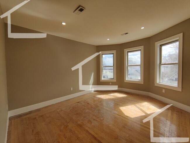 Photo - Amazing 4 bed 2 bath in Somerville.....