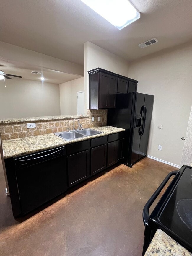 Photo - 938 W 3a St