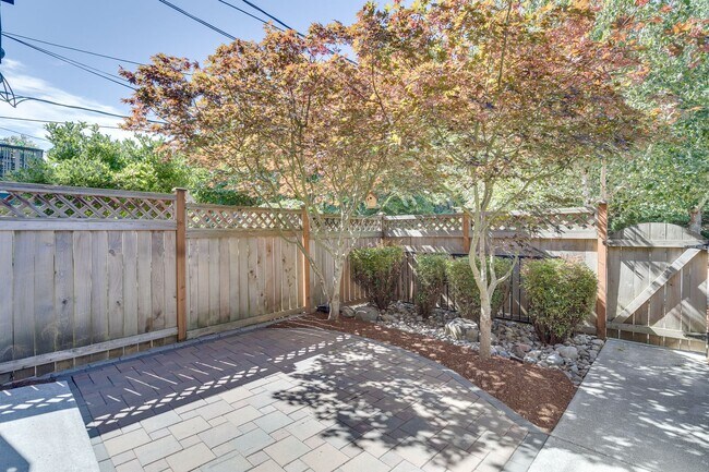 Photo - Charming Seattle Townhome with Garage Avai...