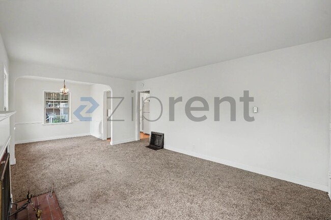 Building Photo - Unit