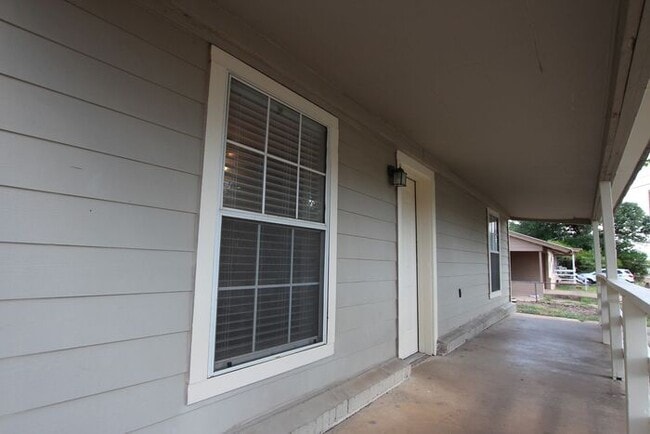 Photo - Adorable 2 Bedroom 1 Bath Home in West Tyler! Available now!