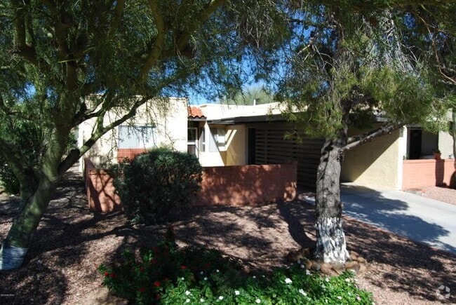 Building Photo - 830 W Rio-Altar Rental