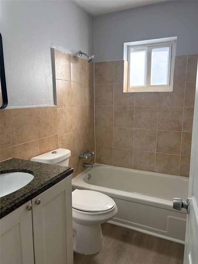 Photo - 5901 NW 17th Pl Unidad 205