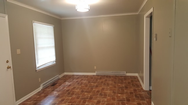 5143 Snow White Ln