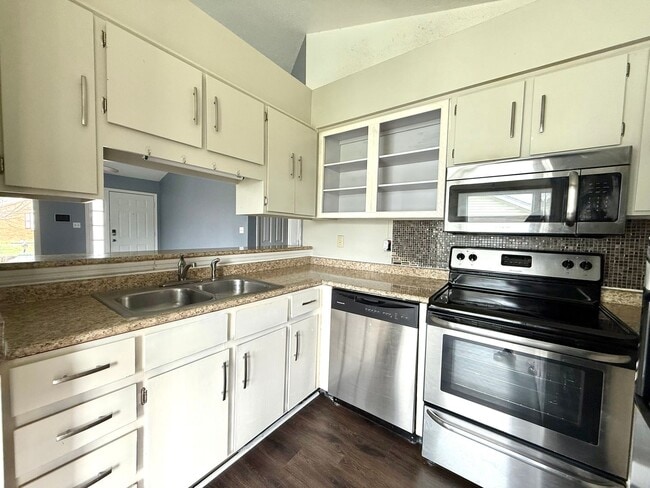 Photo - 3 Bedroom 2 Bathroom Home!