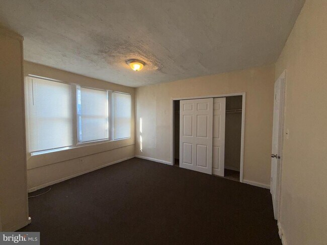 Photo - 4929 N Franklin St