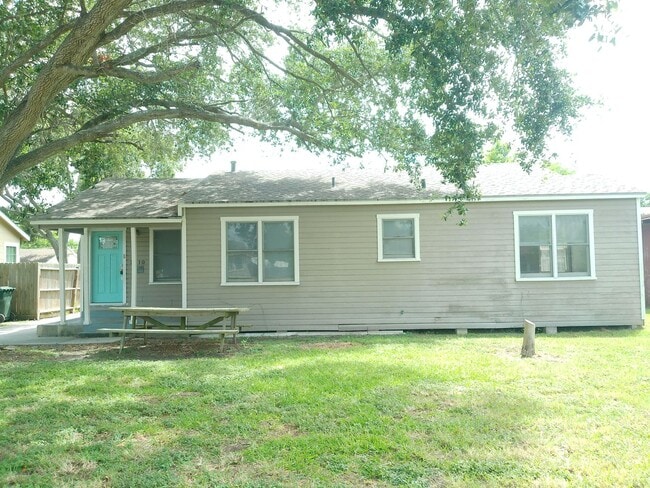 Building Photo - 3510 Austin St