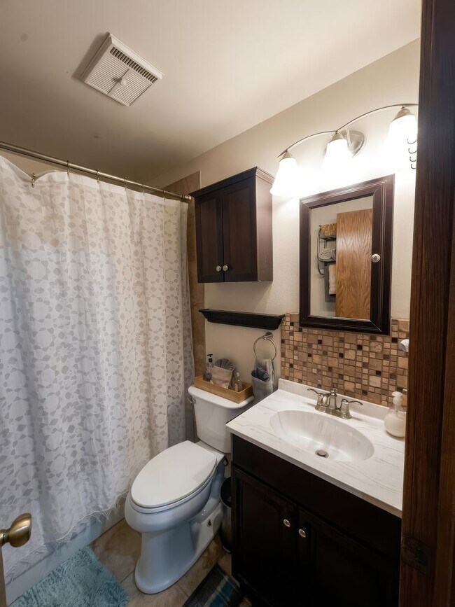 Photo - Updated Studio with Incredible Mountain Views – Silverthorne, Colorado Unidad G,  209