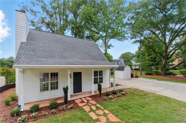 Photo - 180 Summit Ave SE