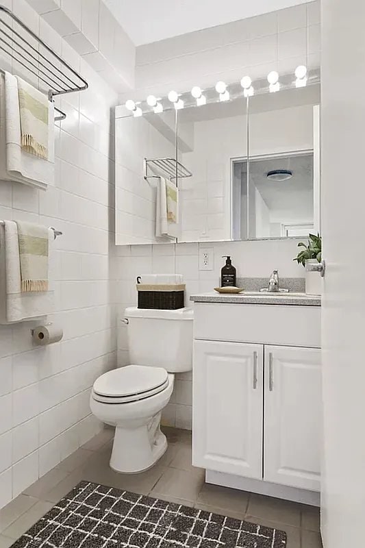 437 W 53rd St Unit 4