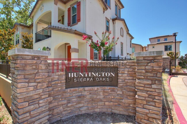 Photo - Huntington Sierra Oaks Gem with Fabulous A...
