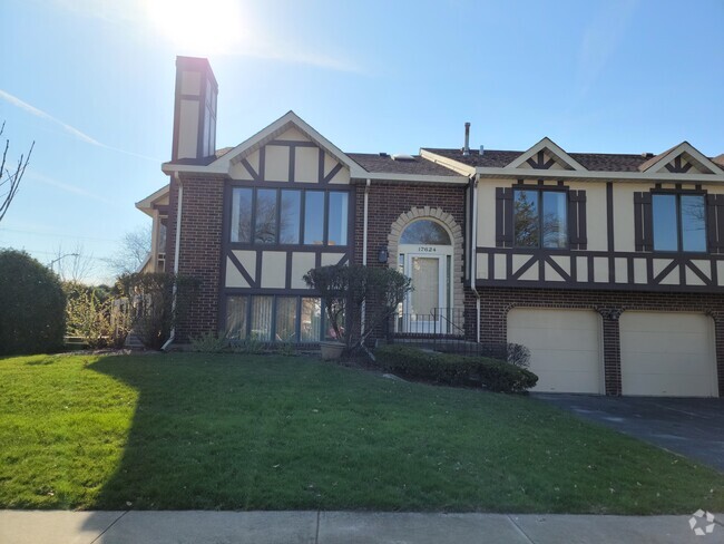 Exterior Front - 17624 Drummond Dr Rental