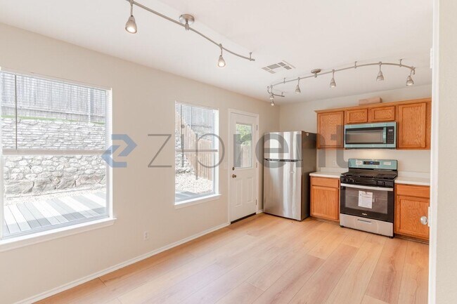 Photo - 412 Celery Loop