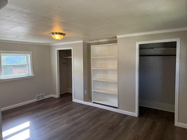 Building Photo - Freedom Duplex Unit 1552 Rental