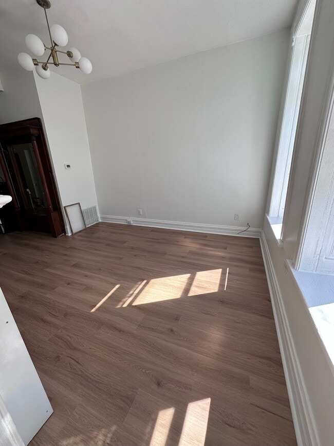 Living room - 1047 N California Ave Unit #2