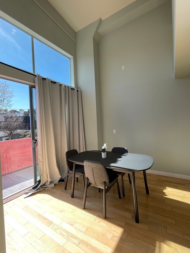 Área de comedor - 2640 Lincoln Blvd Unidad Loft Style 1 Bed