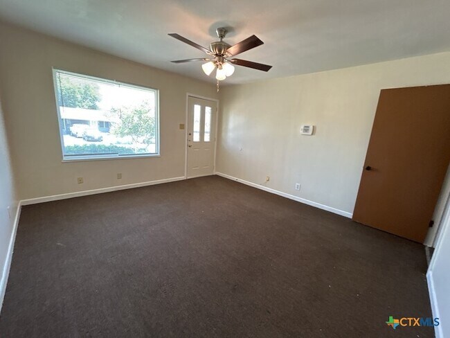 Photo - 310 Prather Dr