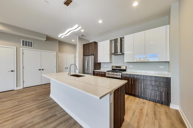 Photo - 8025 Skokie Blvd