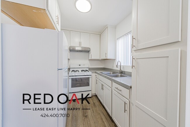 Photo - 7502 Canby Ave Unidad 4
