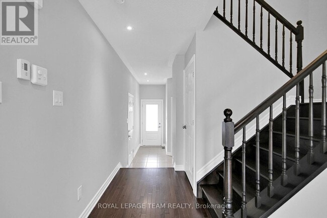 Photo - 208 Mission Trail Cres