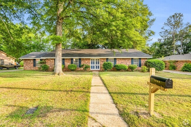 Building Photo - Renovated 4 Bedroom 2.5 Bath Home for Rent!