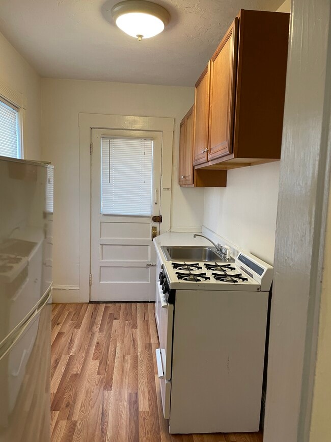 Building Photo - 150 Crescent St Unit 150