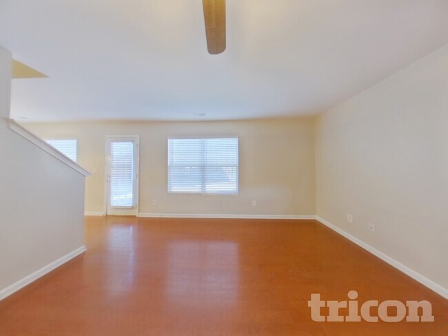 Photo - 9425 Macquarie Ln