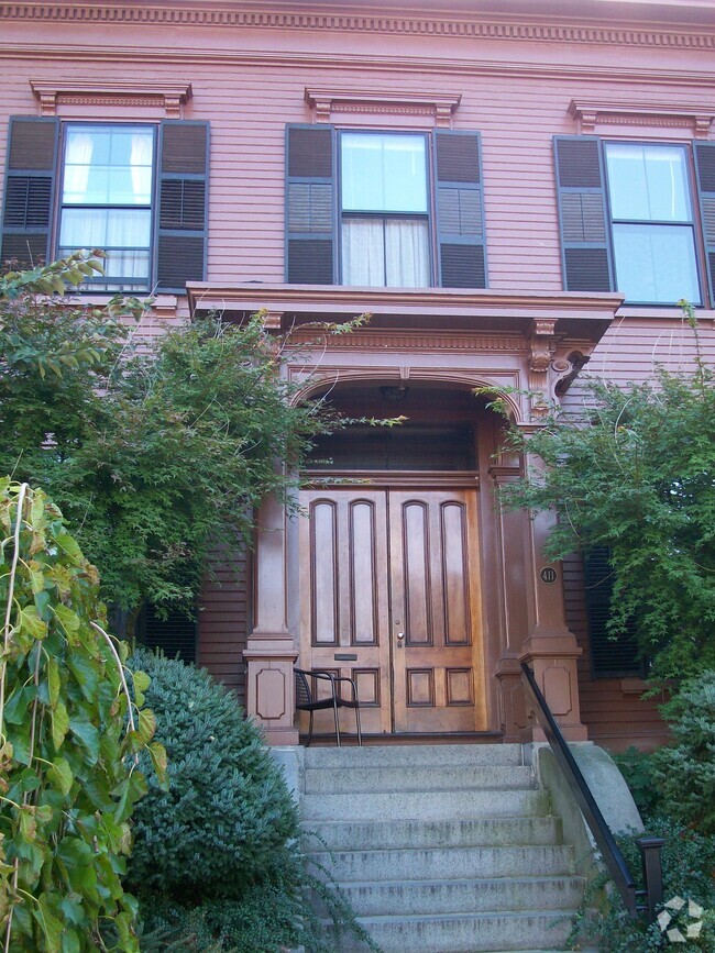 Front Door - 411 Middle St Rental