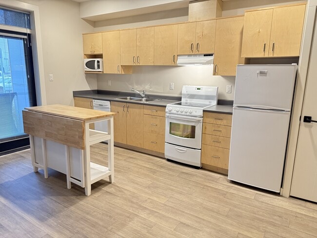 Building Photo - 244 Selby St