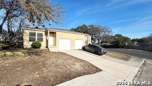 Photo - 7304 Trail Crossing