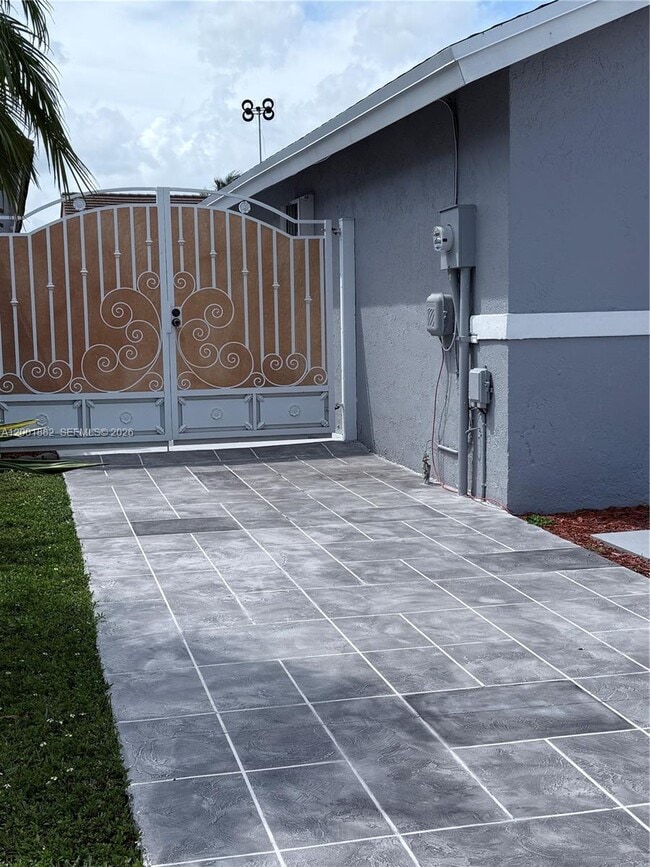 Building Photo - 14220 SW 53rd St Unit B