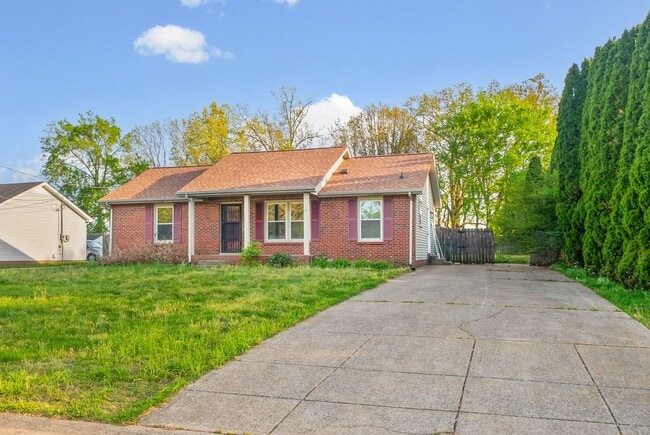 Building Photo - 3 Bedroom 1 1/2 Bath Renovated Home For Rent!