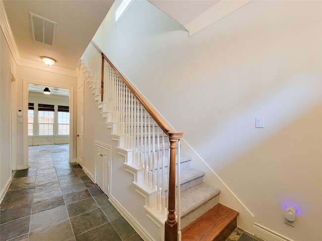 Photo - 2911 Clinton Dr