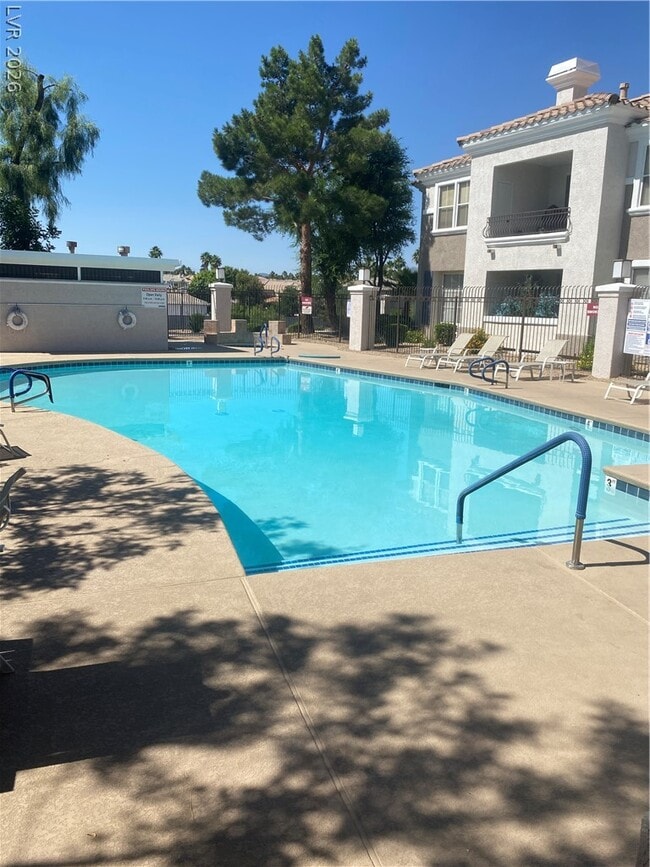 2325 Windmill Pkwy Unidad 1313