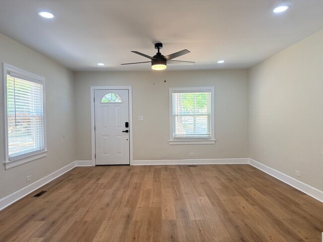 Photo - 114 E Club Blvd Unit B