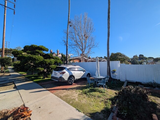 Building Photo - 522 E Maple Ave