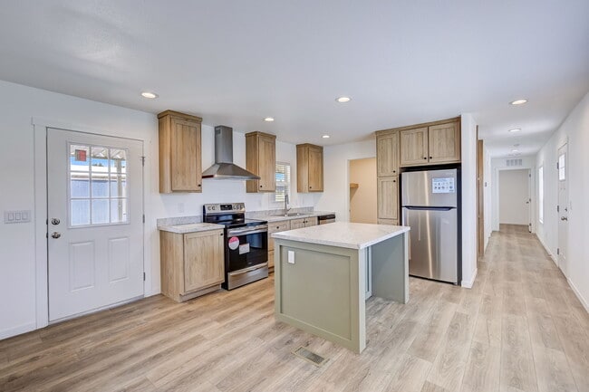 Photo - 2060 N Center St