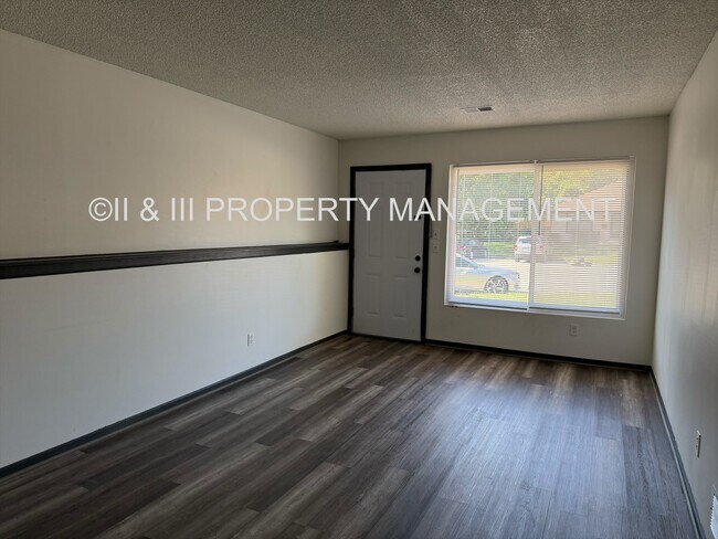 Photo - 9219 Central St