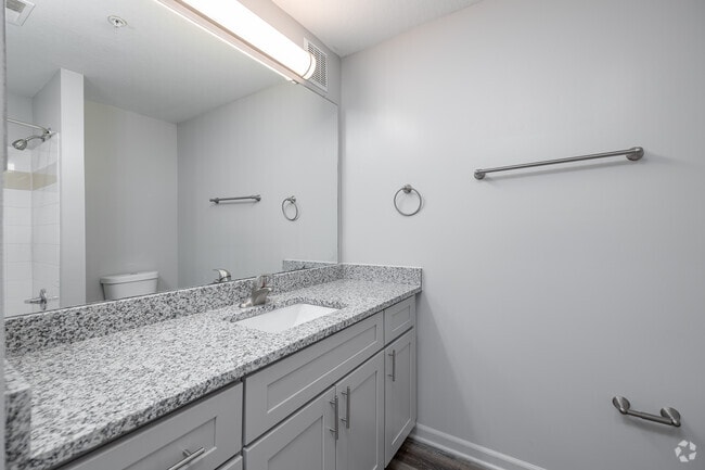 3BR, 2BA - 1,302SF - Bathroom - Columbia Peoplestown