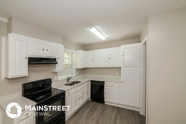 Photo - 3553 Highwood Dr SW