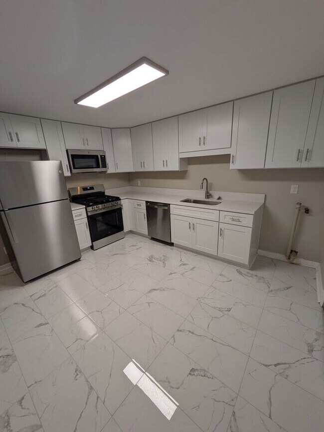 2BD/1BA Duplex in Hickory